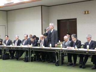 経済界を代表してあいさつを述べる西 長崎工業会会長